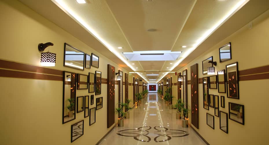 Hotel Barcelona Exotica, Ahmedabad 5